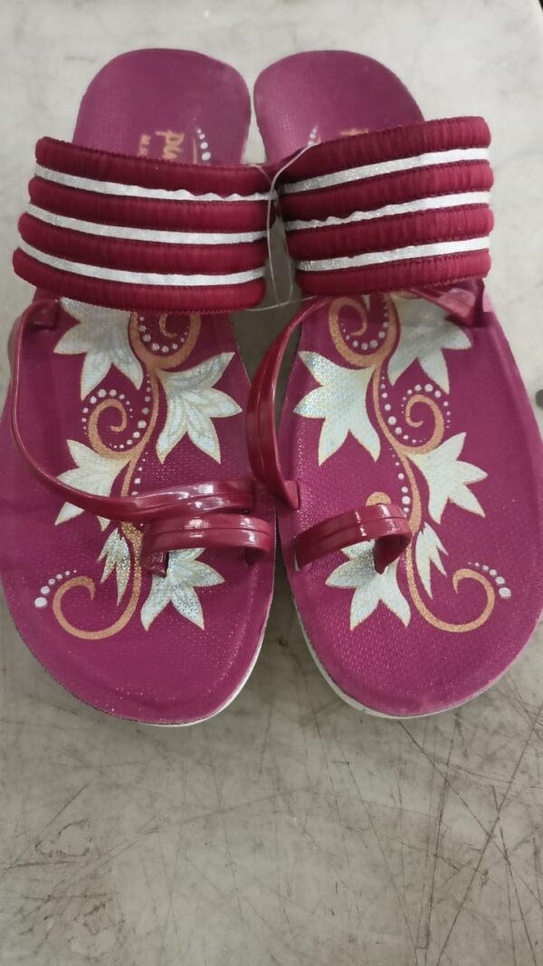 Women Slippers Color Maroon Size 7