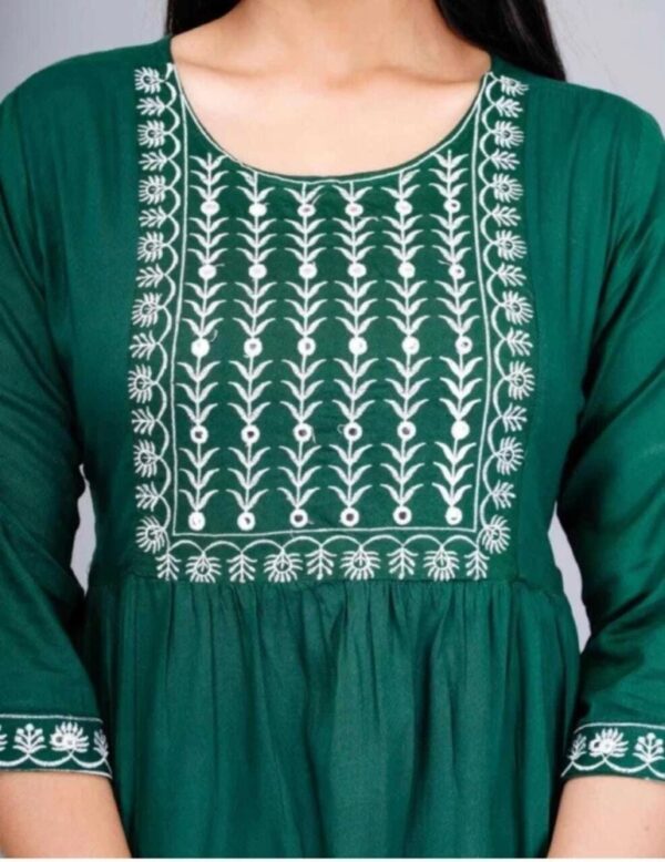 Women Embroidered Viscose Rayon Aline Kurta White Dark Green Size 2Xl