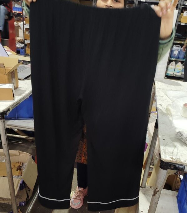 H And M Black Color Trousers For Women Size 44