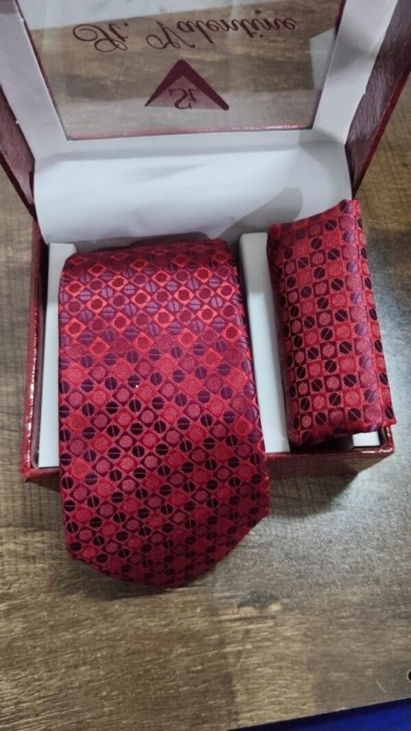 St Valentine Men Formal Solid Tie And Silk Pocket Square Cufflinks Set Maroon Color