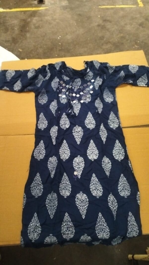 Woman Blue Printed Kurti Size L