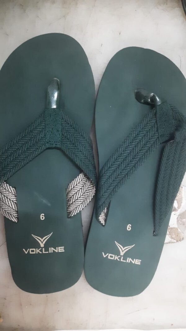 Mens Slippers Color Green Size 6