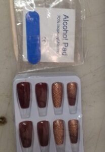 Artificial Reusable Nails In Golden And Maroon 24 Nails
