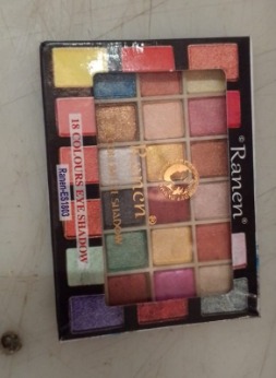 Ranen Professional Make Up Kit 18 Color Eyeshadow Palette 12Gm
