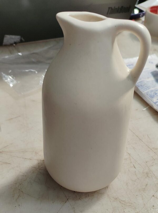 Beautiful Ceramic Bottle Shape Vase For Home And Office Decoration