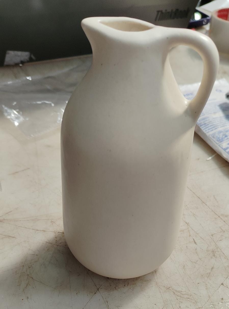 Beautiful Ceramic Bottle Shape Vase For Home And Office Decoration