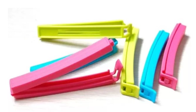 Big Plastic Paper Clip Pack Of 18 Multicolour