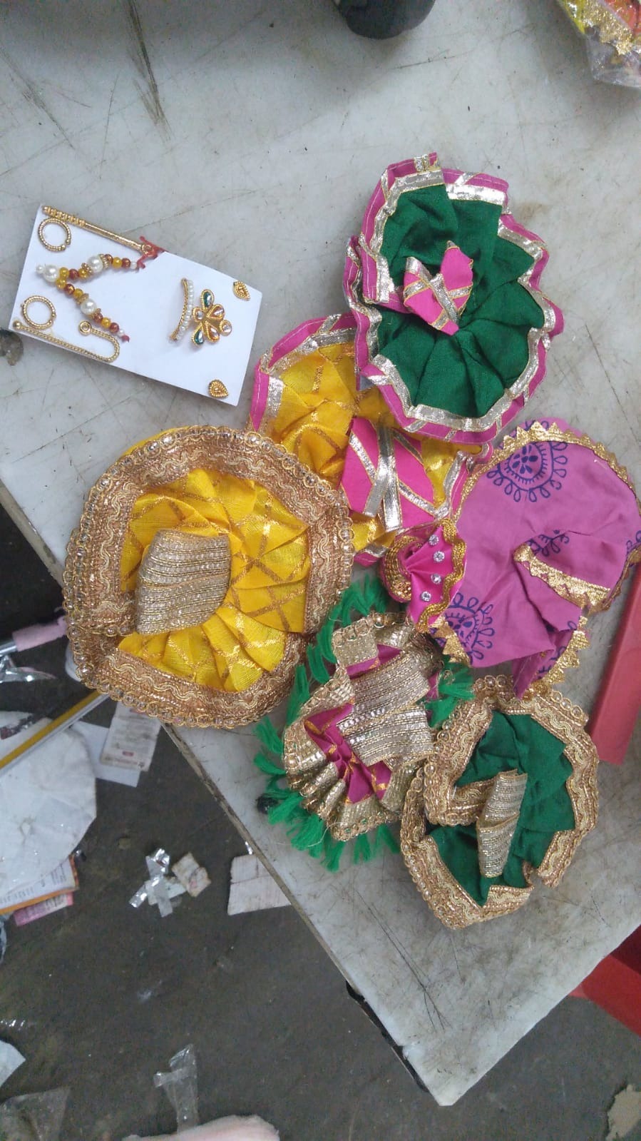 Kanha Ji Multicolour Dress Jewellery And Pag 6 Pce