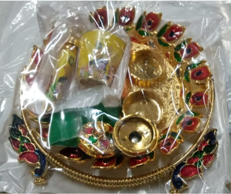 Holi Special Golden Colour Plate With Balti Holi Pichkari And 2 Empty Bowls For Laddu Gopal Ji