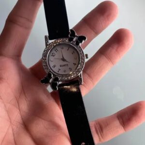 Girls Fashionable Rubber Casual Analog Watch In Black Color
