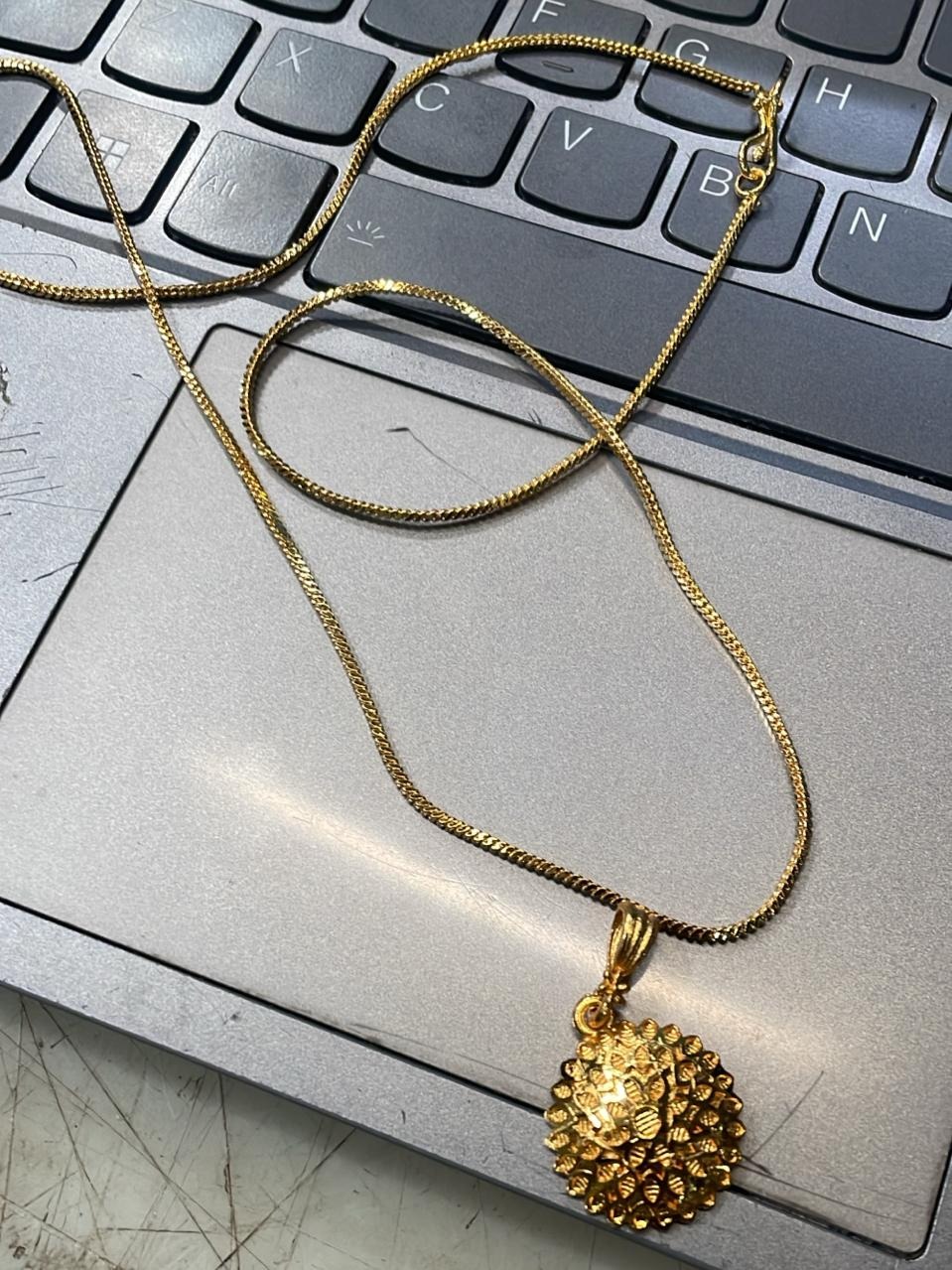Women Golden Color Neck Chain With Locket