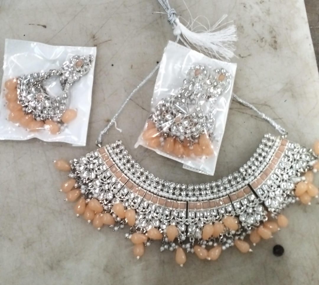 Woman Necklace Earring And Maang Tikka Set