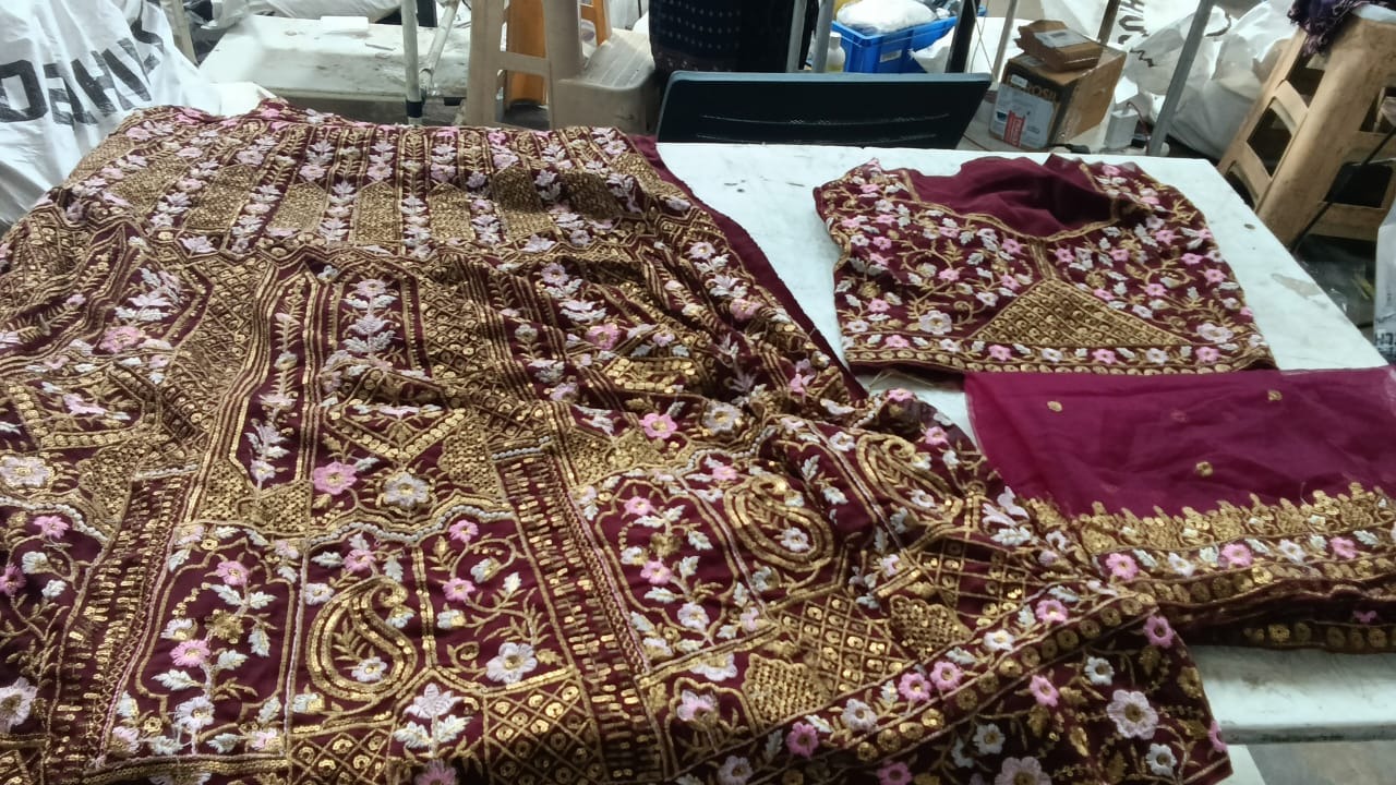 Womens Maroon Printed Lehenga Unstitched Blouse With Dupatta Size M