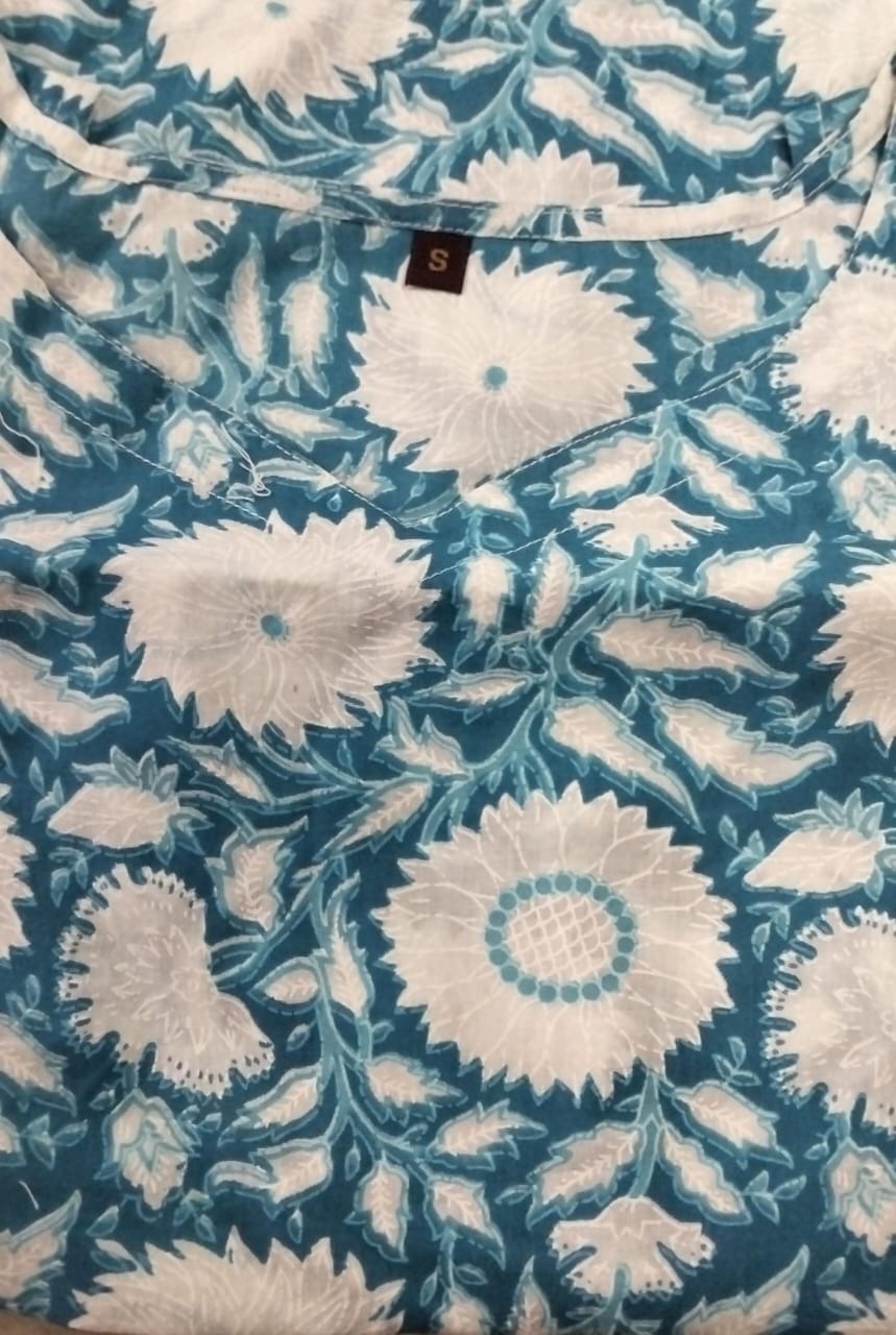 Ladies Kurti Size S Color White Blue