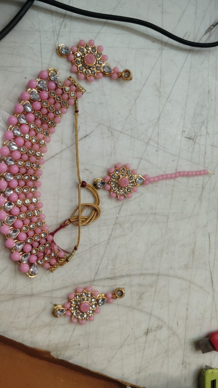 Women Pink Color Necklace Earrings With Tikka