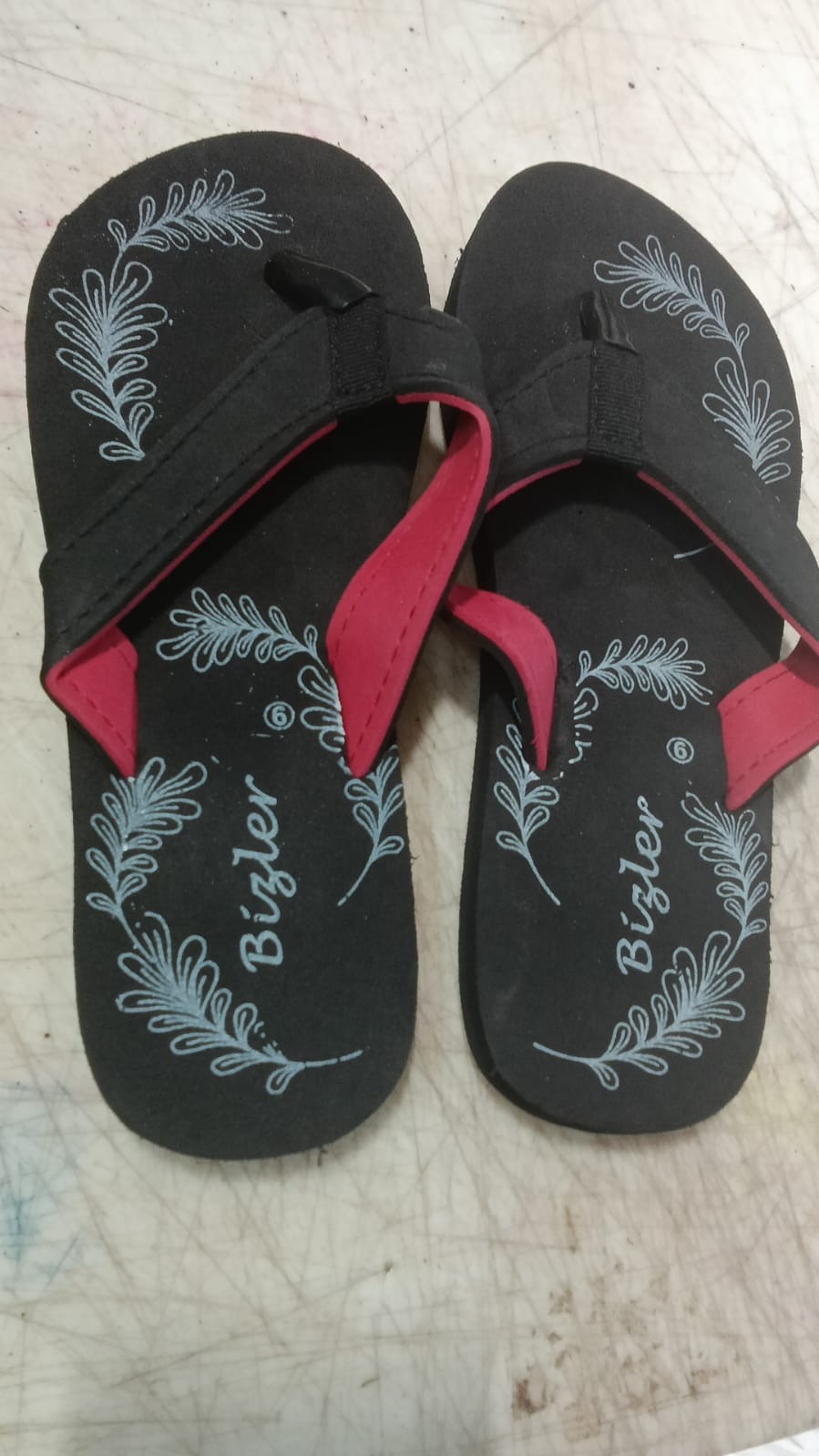 Bizler Womens Black Color Flip Flops Size 6