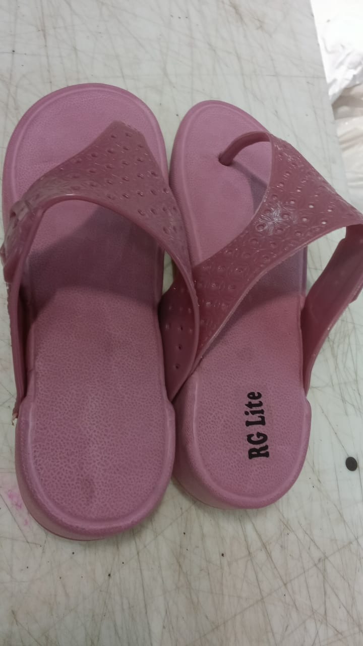 Womens Pink Color Slippers Size 6