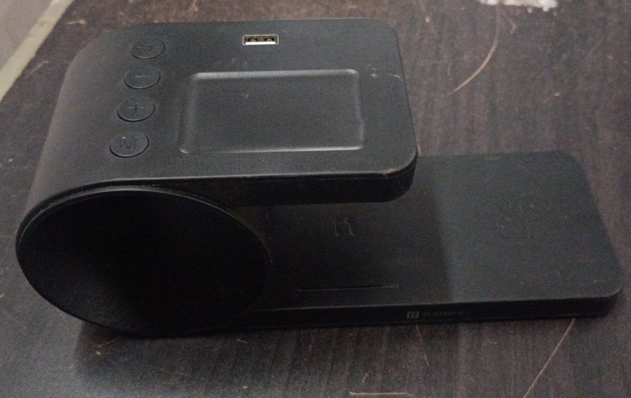 Portronics Freedom 6 15W Wireless Charger With 6 In 1 Function Used
