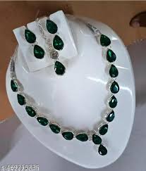 Women And Big Green Stone Necklace Set