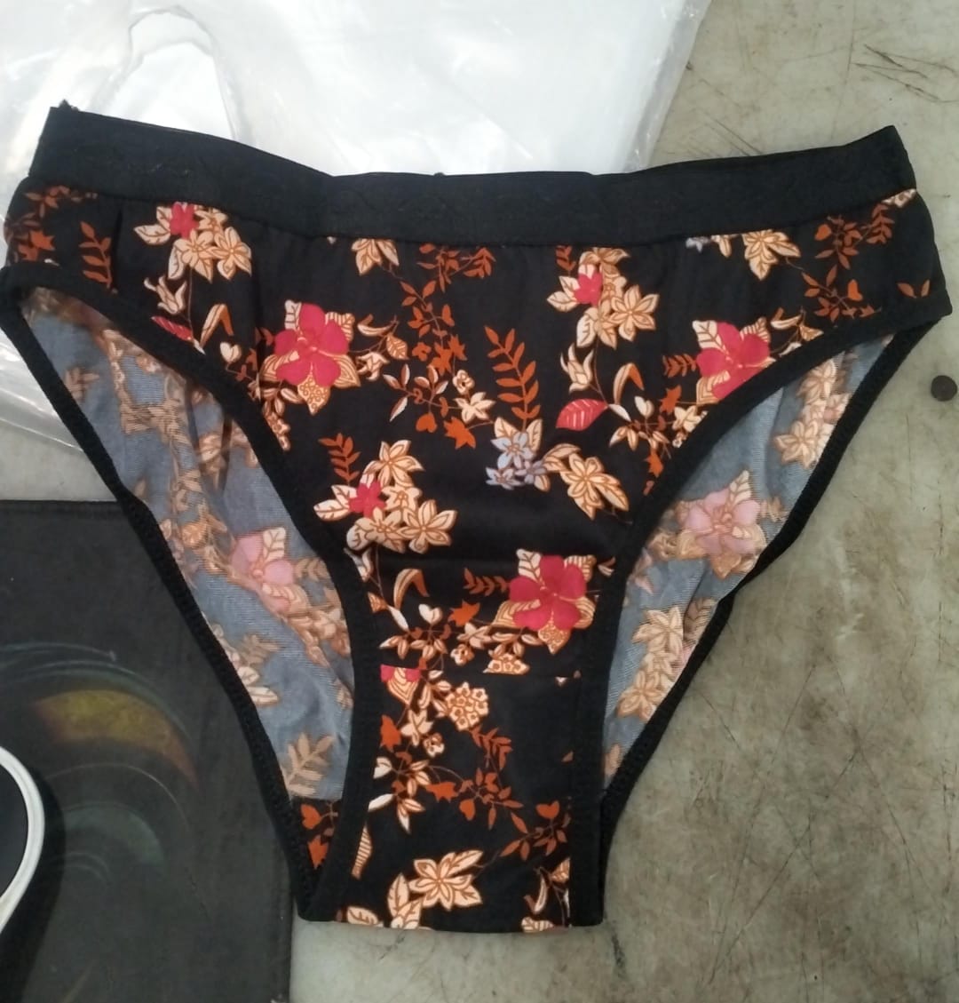 Woman Black Printed Panty Size S