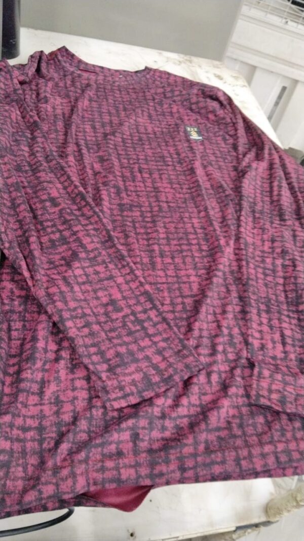 Black And Maroon Color T Shirt For Men Size L