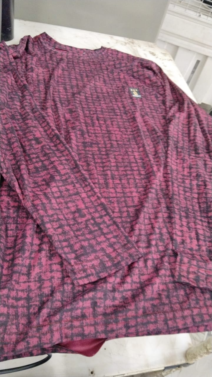 Black And Maroon Color T Shirt For Men Size L