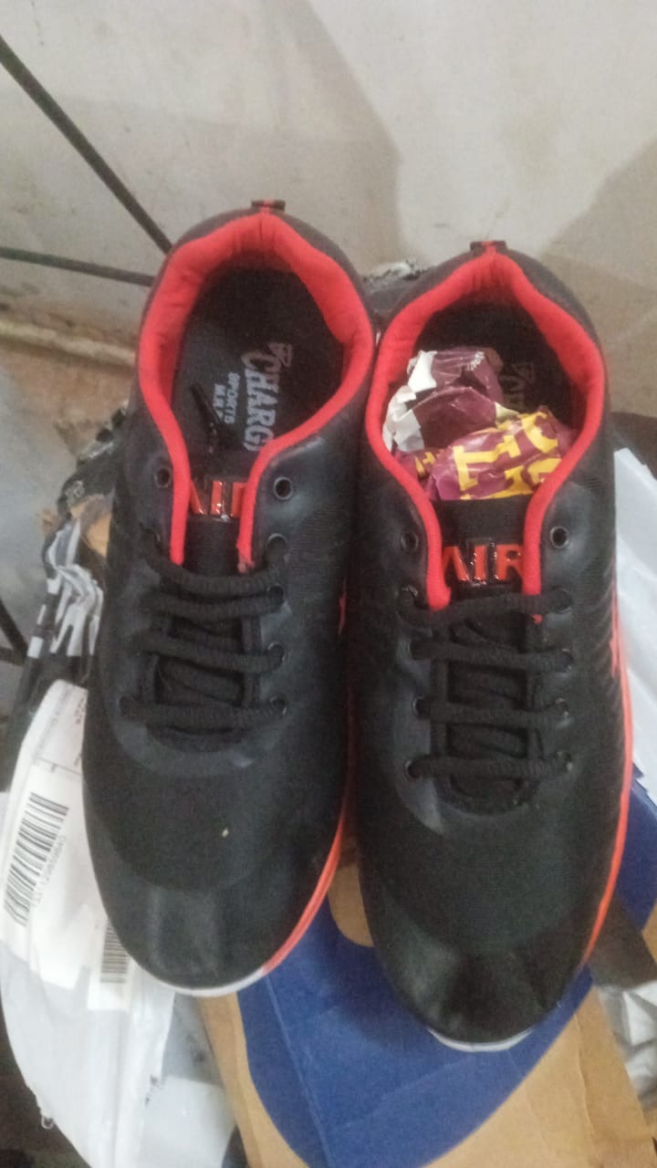 Mens Black And Red Colour Running Shoes Size 6