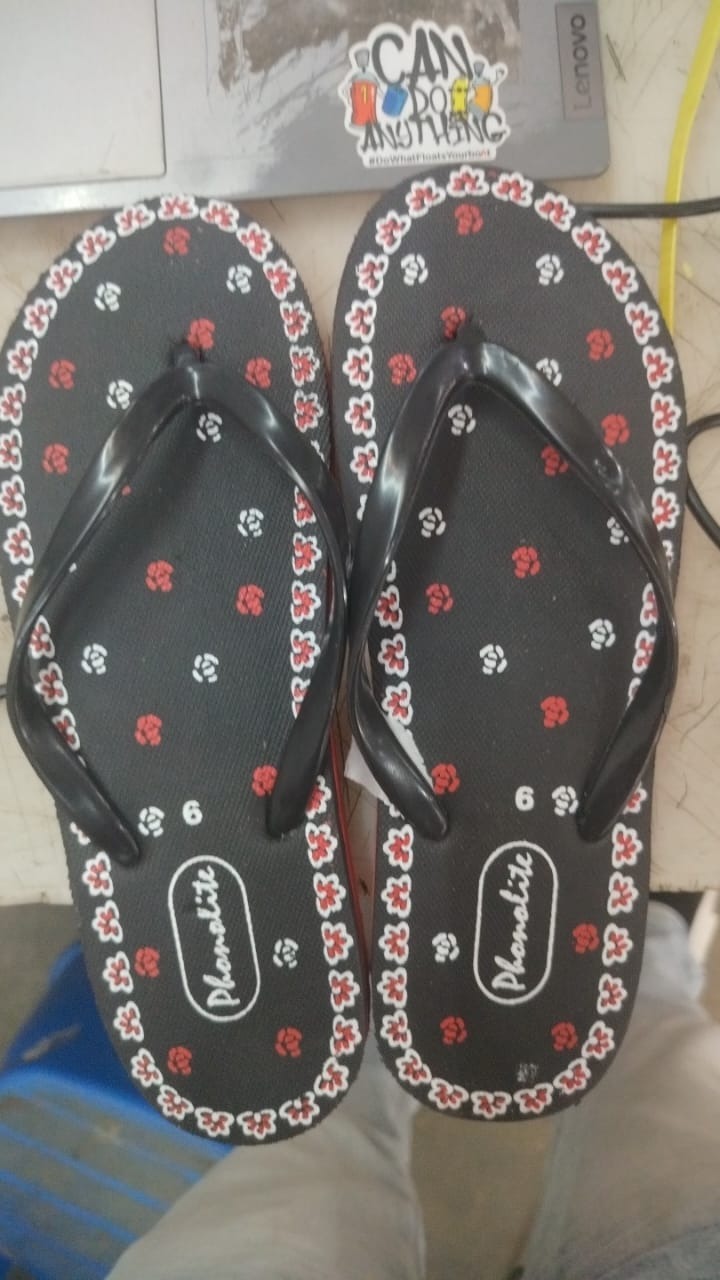Women Black Printed Slippers Size 6