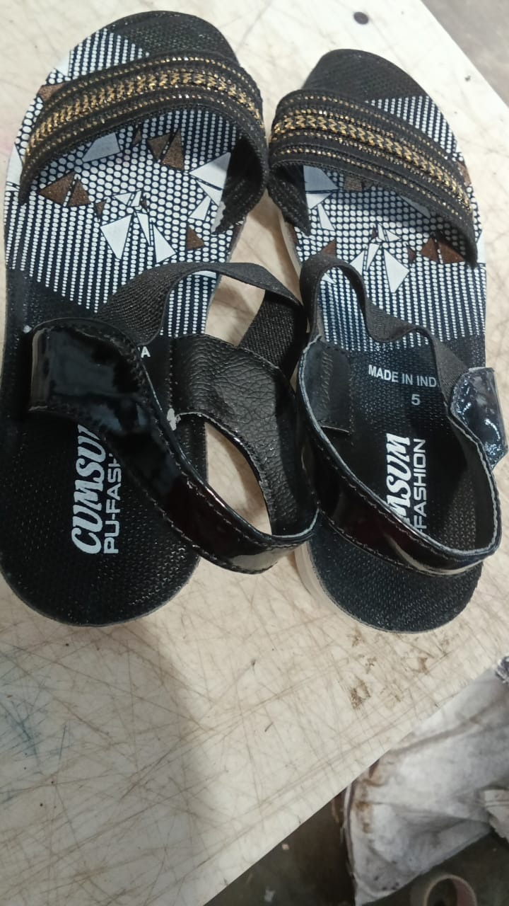 Women Black Color Slippers Size 5