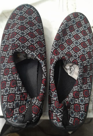 Womens Slip On Shoes Black Red Size 9