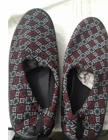 Womens Slip On Shoes Black Red Size 9