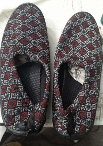 Womens Slip On Shoes Black Red Size 8