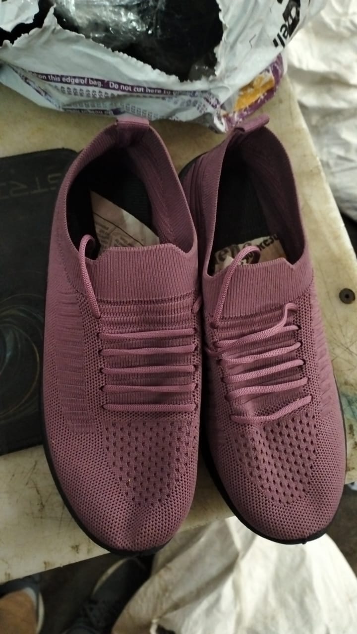 Woman Running Shoe Purple Color Size 6