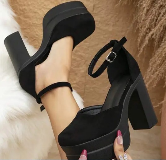 Kleio Women Heels Sandal Size 39