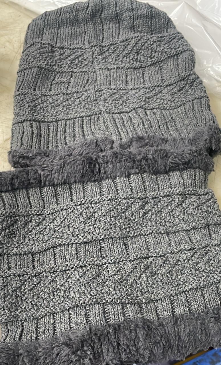 Unisex Grey Woolen Cap And Neck Warmer