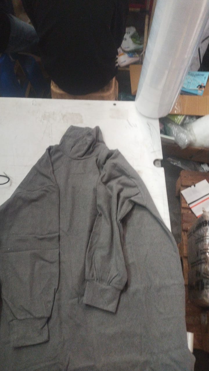 Women Grey Color Long Sweatshirt Size Xl