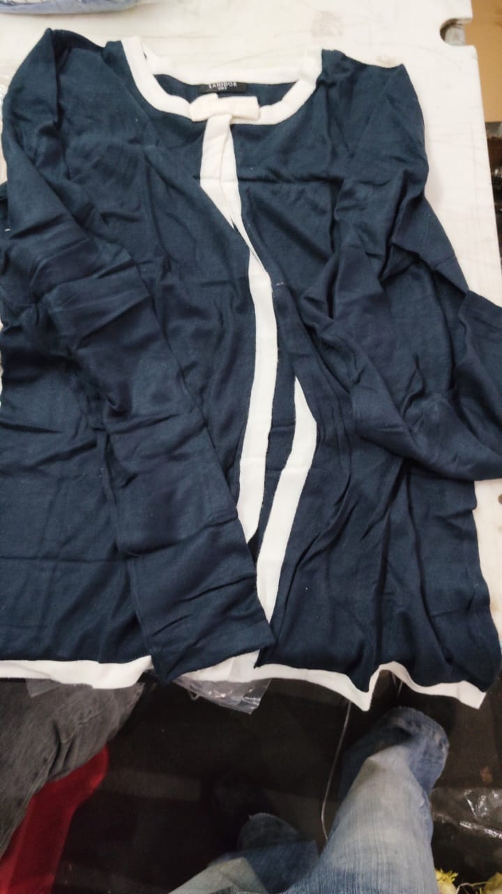 Women Blue Color Sweater Size Xl