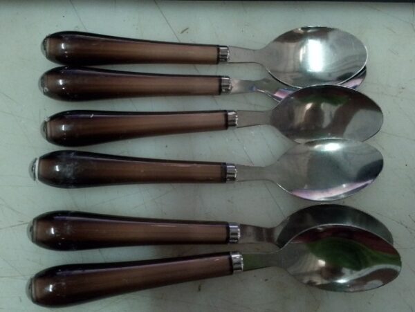 Silver Lightweight Scratch Resistant Stainless Steel Spoons With Plastic Handle 6Pc