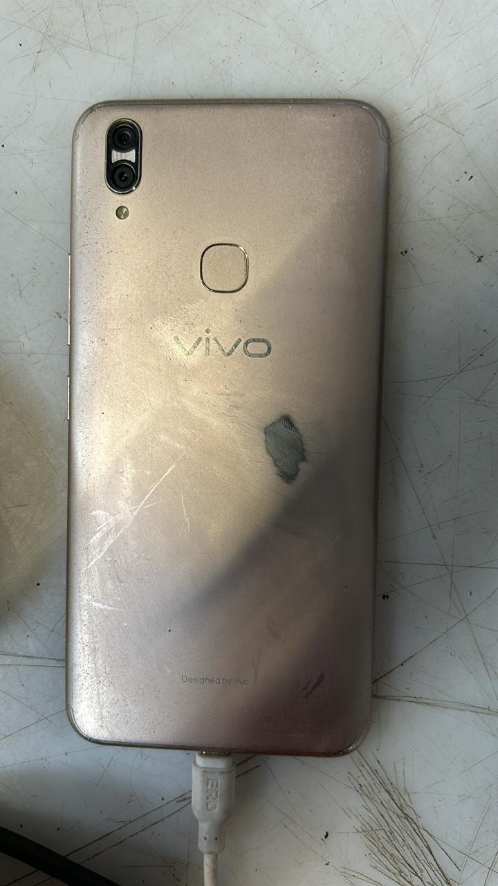 Used Vivo V9 4Gb Ram 64Gb Rom Golden Color Back Camera Glass Brake Working Ok Imei No 868492037161593
