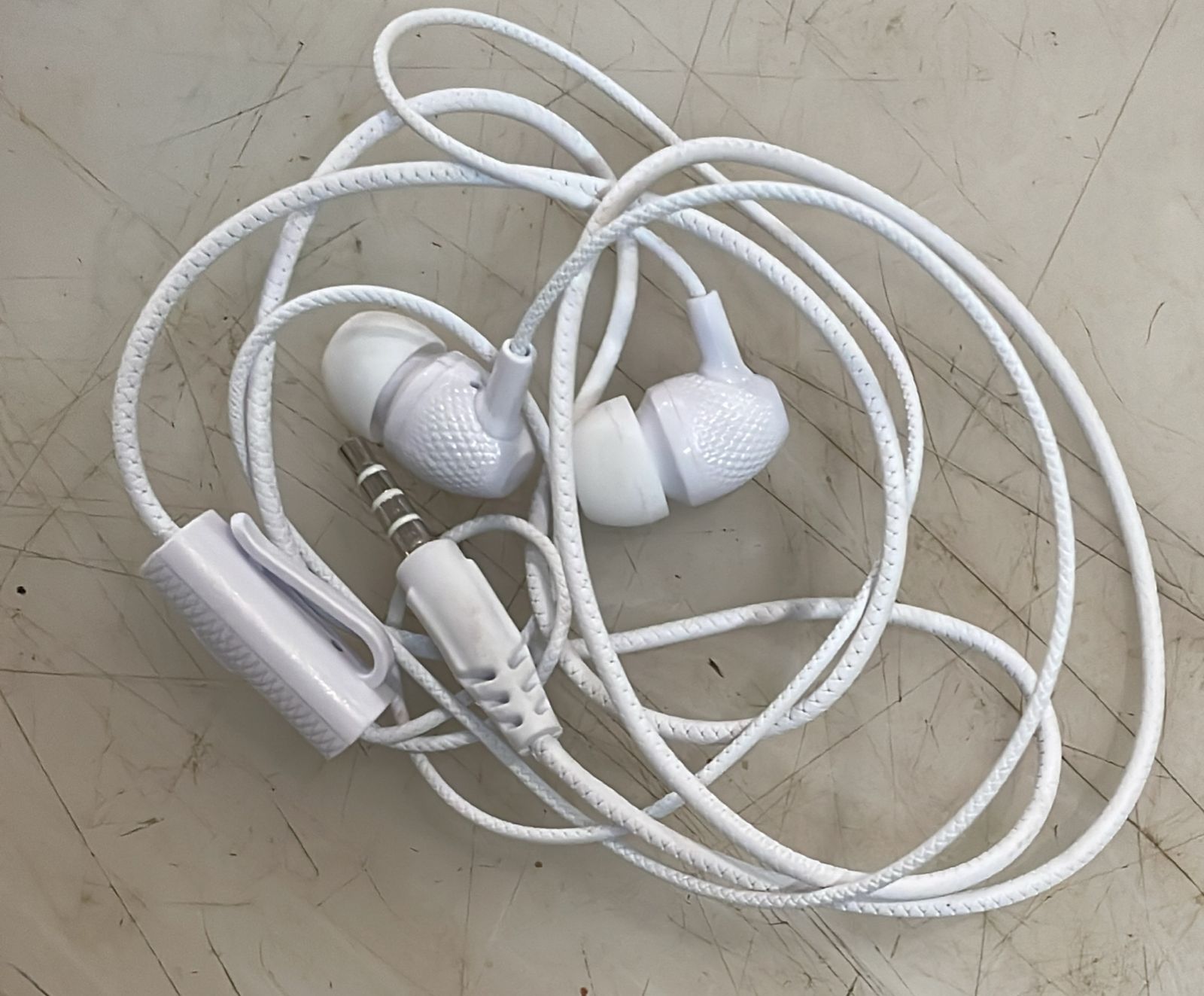 White Color Wired Earphone