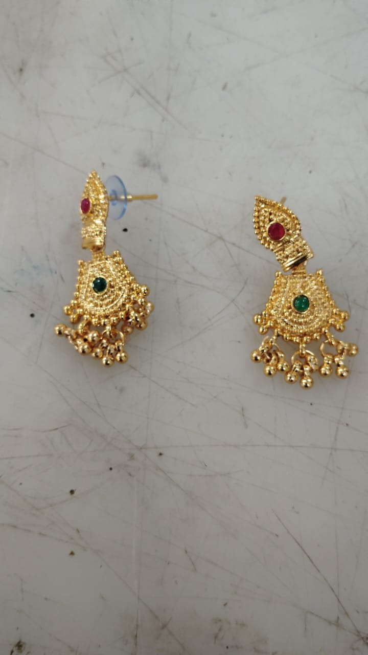 Women Gold Color Earrings Pair