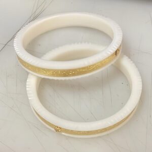 Women Plastic White And Golden Color Kangan 2 Pcs