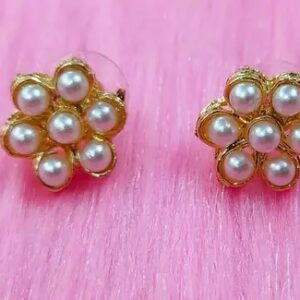 Women White Colour Earing