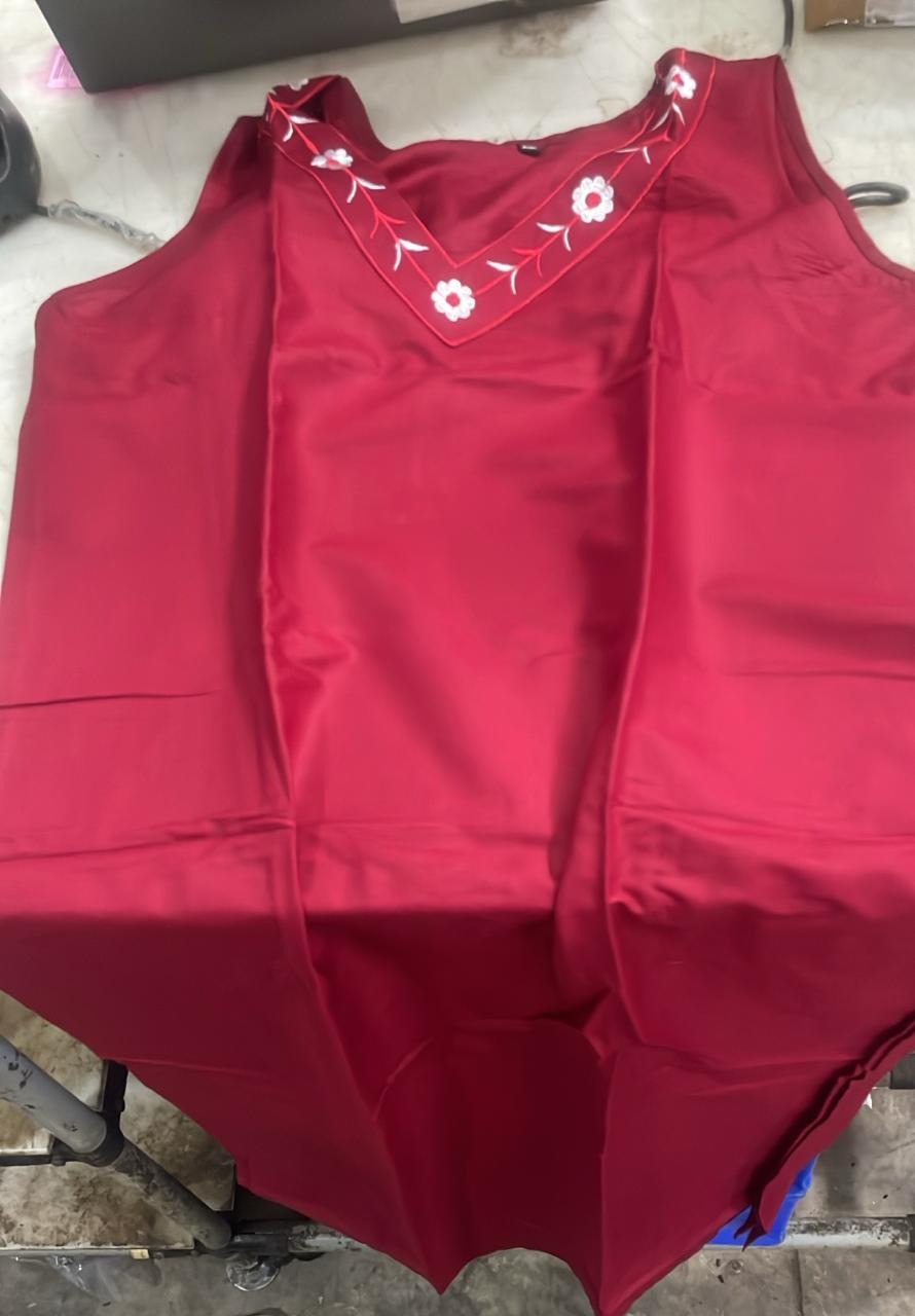 Women Maroon Color Kurta Without Sleeve Size Xl