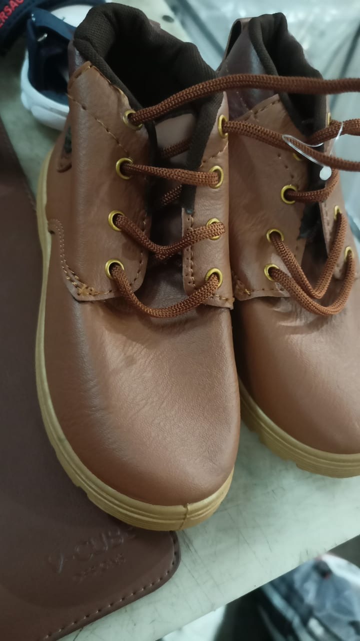 Kide Boy Shoe Size 11 Color Brown