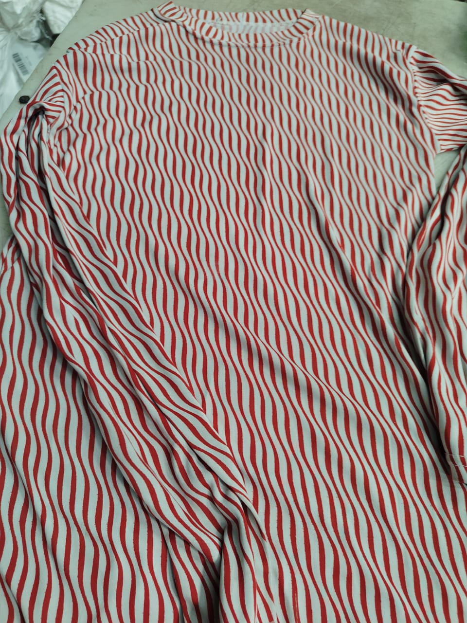 Red And White Colour T Shirt For Women Size S