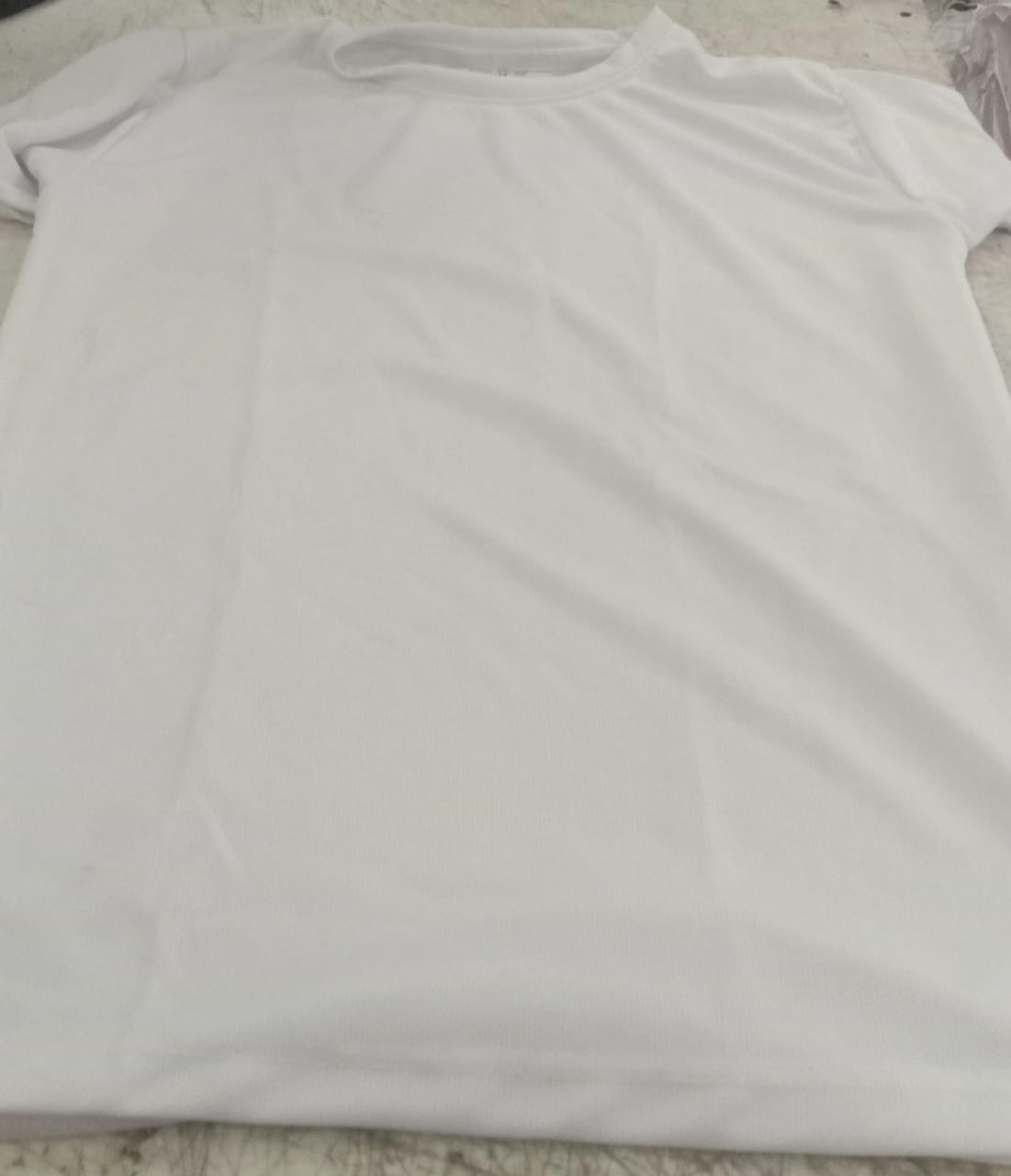 Unisex White Plain T Shirt Size 34