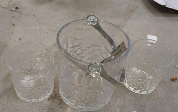 Private Label 1st Time Combo Of Ice Bucket With Handle Tongs And 4 Glass Transparent Pack Of 5 1 pcs glass missing