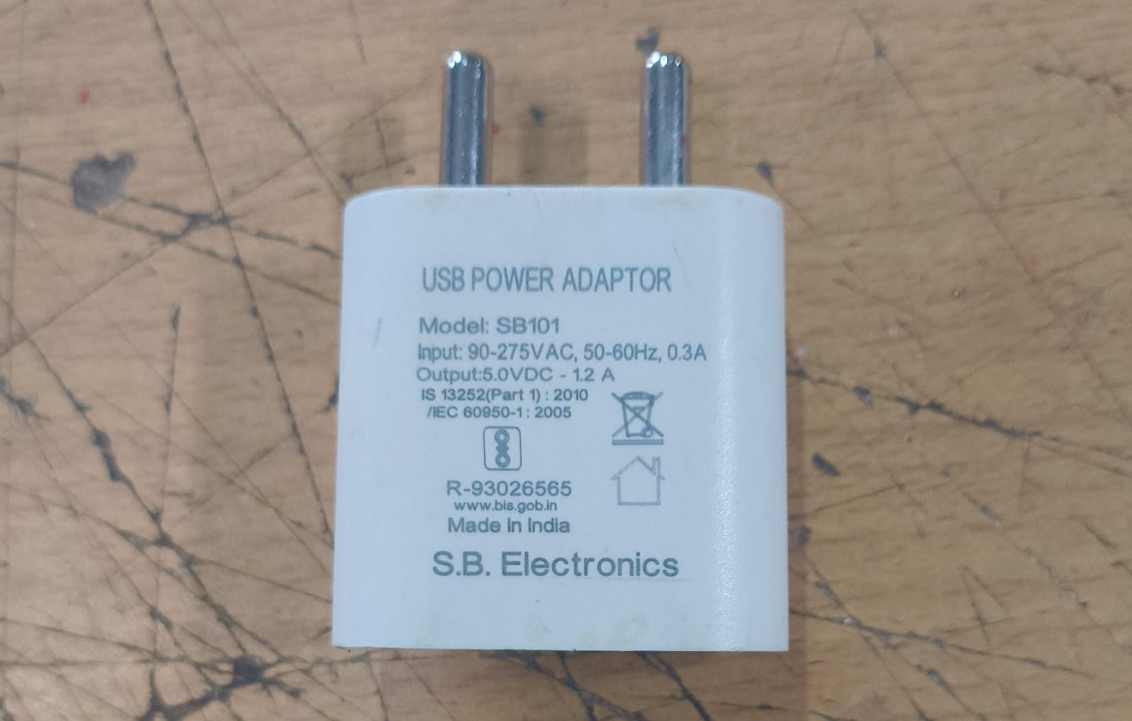 Private Label USB Mobile Charger Adapter white