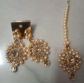 Private Label Womens Earing And Tikka Set Golden Colour